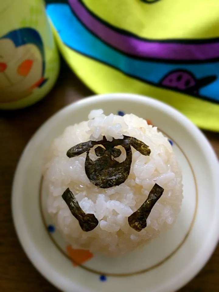 おにぎり遠足🚶🚶🚶残念ながら☔️でホールで食べるって💧|はやちんさん