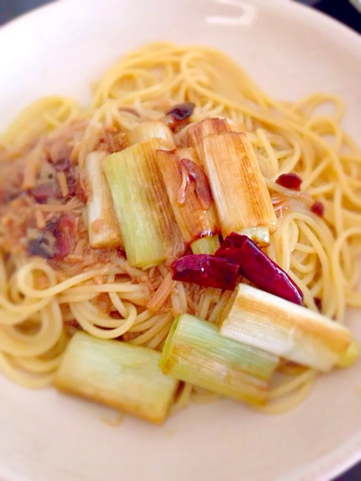 焼きネギとなめたけのパスタ|ボンベロさん