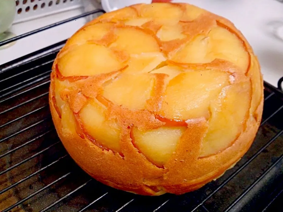 リンゴとさつまいもの炊飯器ケーキ。|やよさん