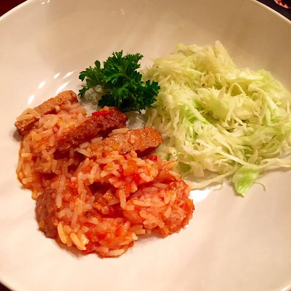 Red chicken rice with cabbage|victoria valerioさん