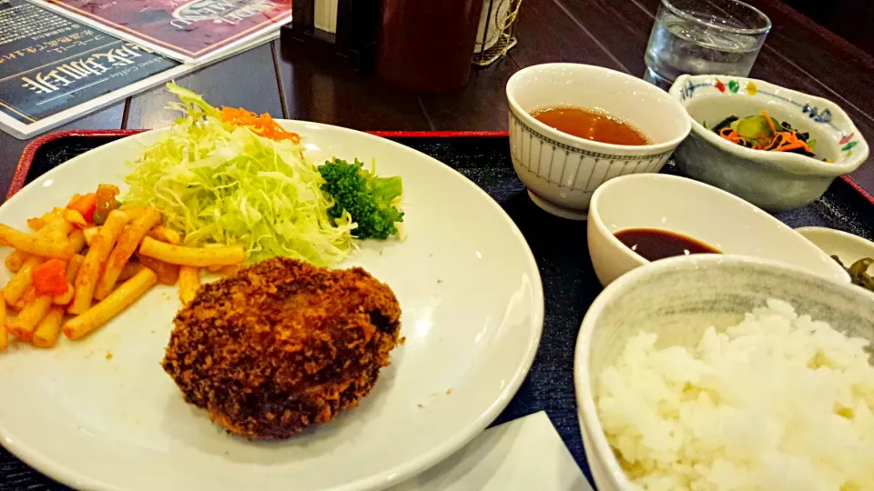 今日のAランチは、メンチカツ定食|かおりんさん