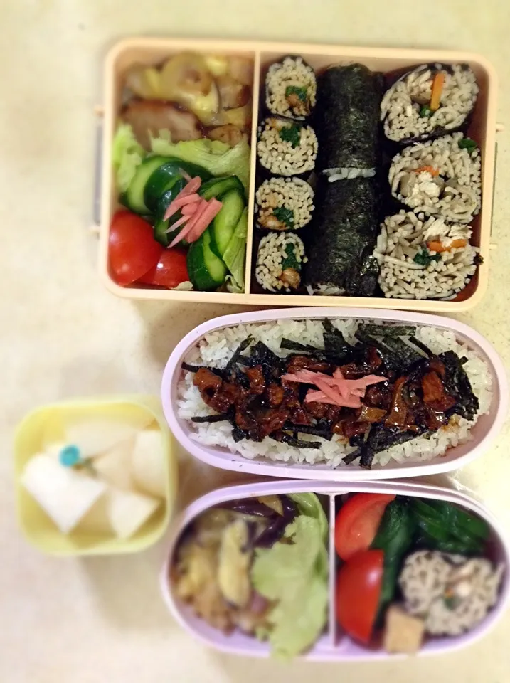 Today's lunch box. Soba zushi is a type of sushi roll made with Soba inptead of rice. 寒晒し蕎麦の残りをそば寿司にしました♪|hoppycowさん