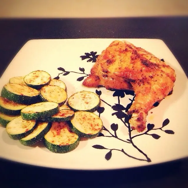 Snapdishの料理写真:Baked Chicken Thigh with Zucchini|Anna Pazさん