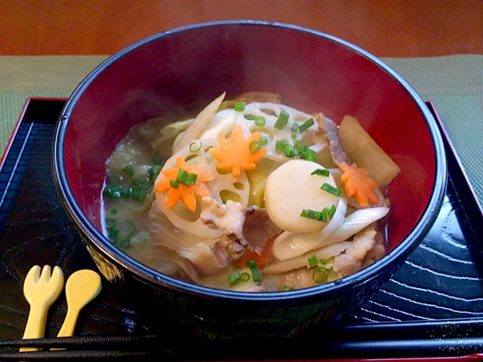 Delicious miso soup w/pork& vegetables of cabbage heaping😍豪快❗山盛りｷｬﾍﾞﾂの絶品豚汁|🌈Ami🍻さん