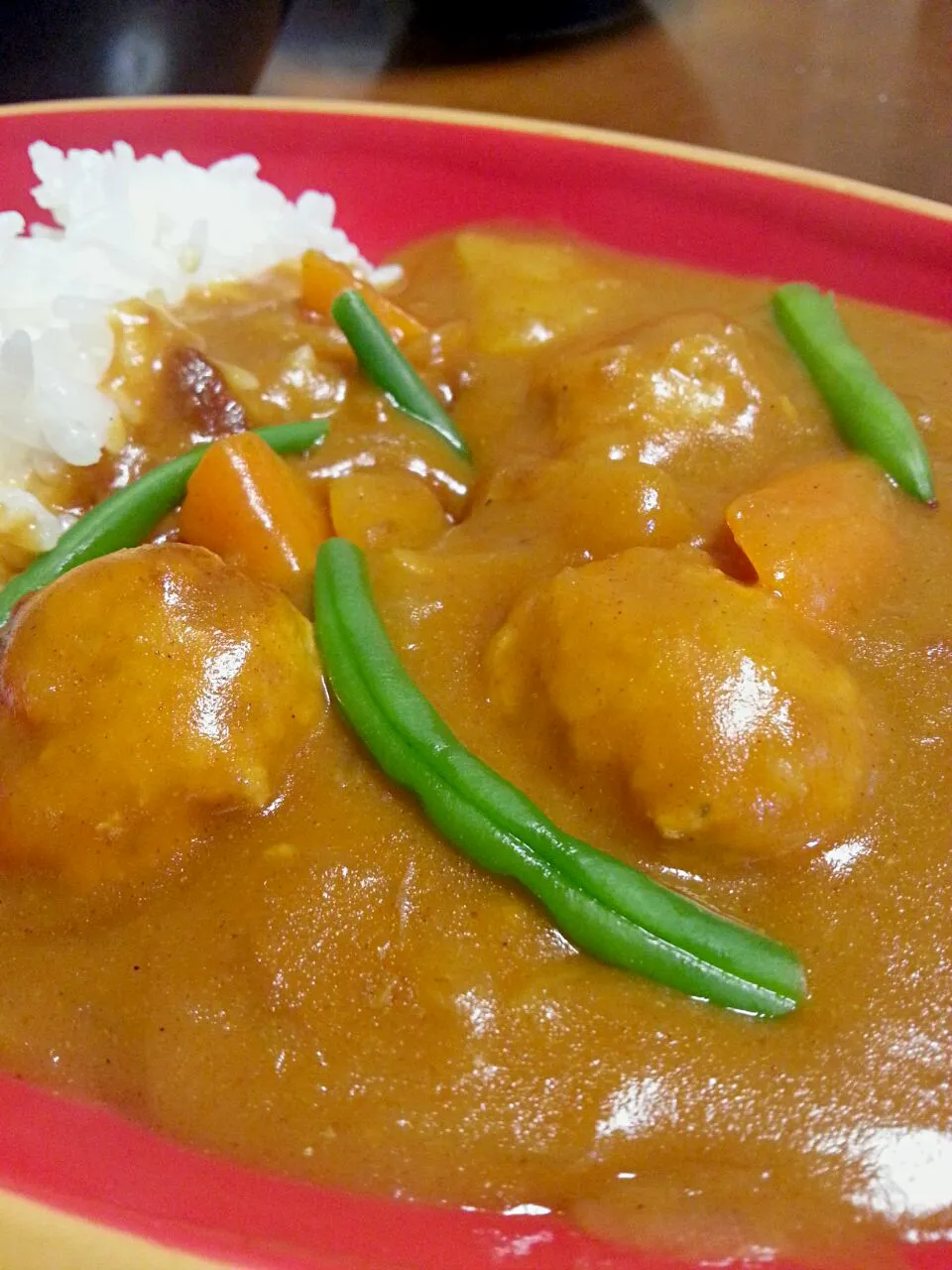 ミ―トボ―ルカレー     バ―モントカレーの甘口で♪
大人だけど、この甘さ時々食べたくなる(^.^)|ふりるさん