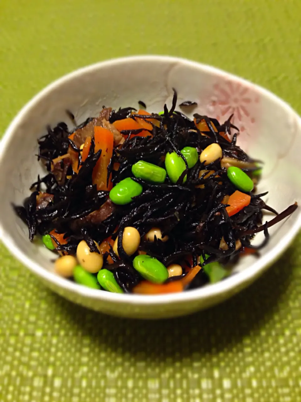 ひじきの煮物 枝豆入れたらちょっと見栄えが良くなった気がする…(⌒▽⌒)|あっこぷーさん