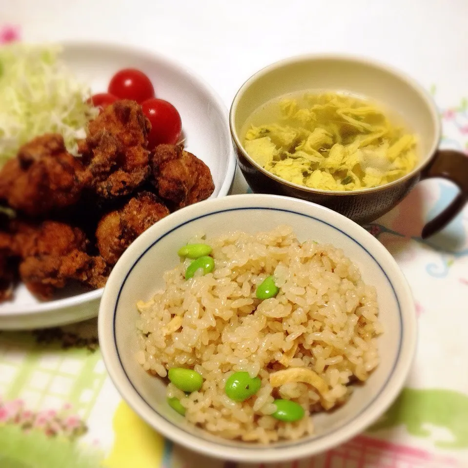 炊き込みご飯に枝豆トッピング・かき玉スープ・鳥から|美也子さん