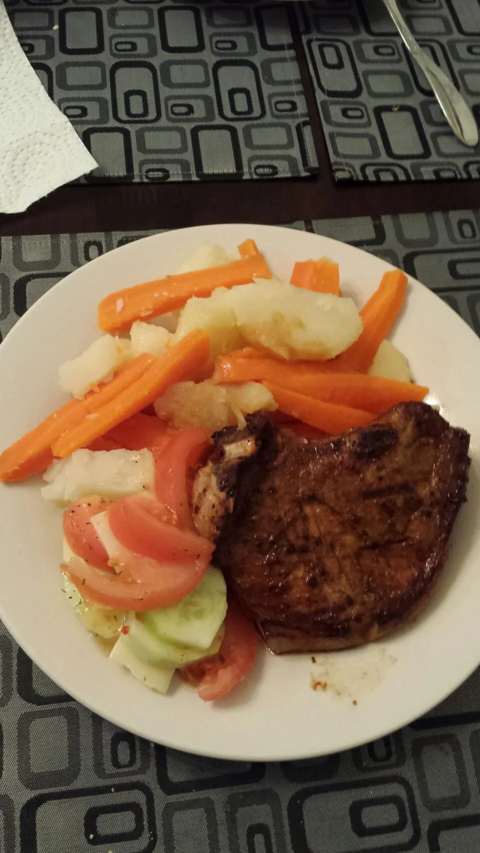 pork chop with boiled potatoes and steamed fresh carrots with a salad|Nicole Nascimentoさん