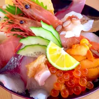 どんと屋の極上海鮮丼！|たかさん