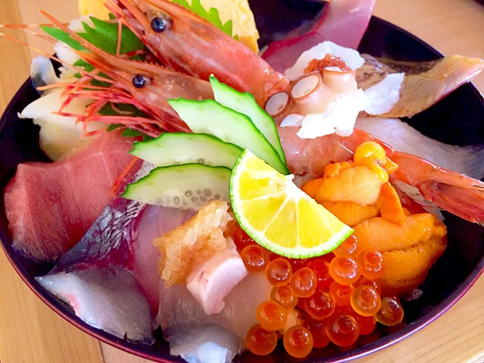 どんと屋の極上海鮮丼！|たかさん