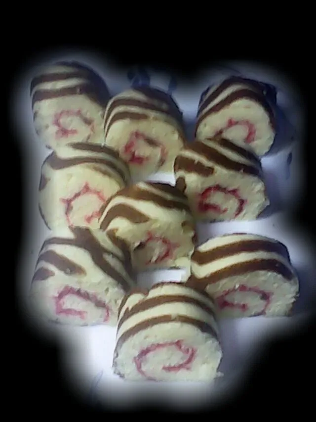 Snapdishの料理写真:mini "zebra"roll cake|Naajaさん