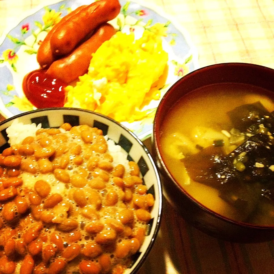 納豆ごはん,味噌汁,ウィンナー,卵焼き|りーぴんさん