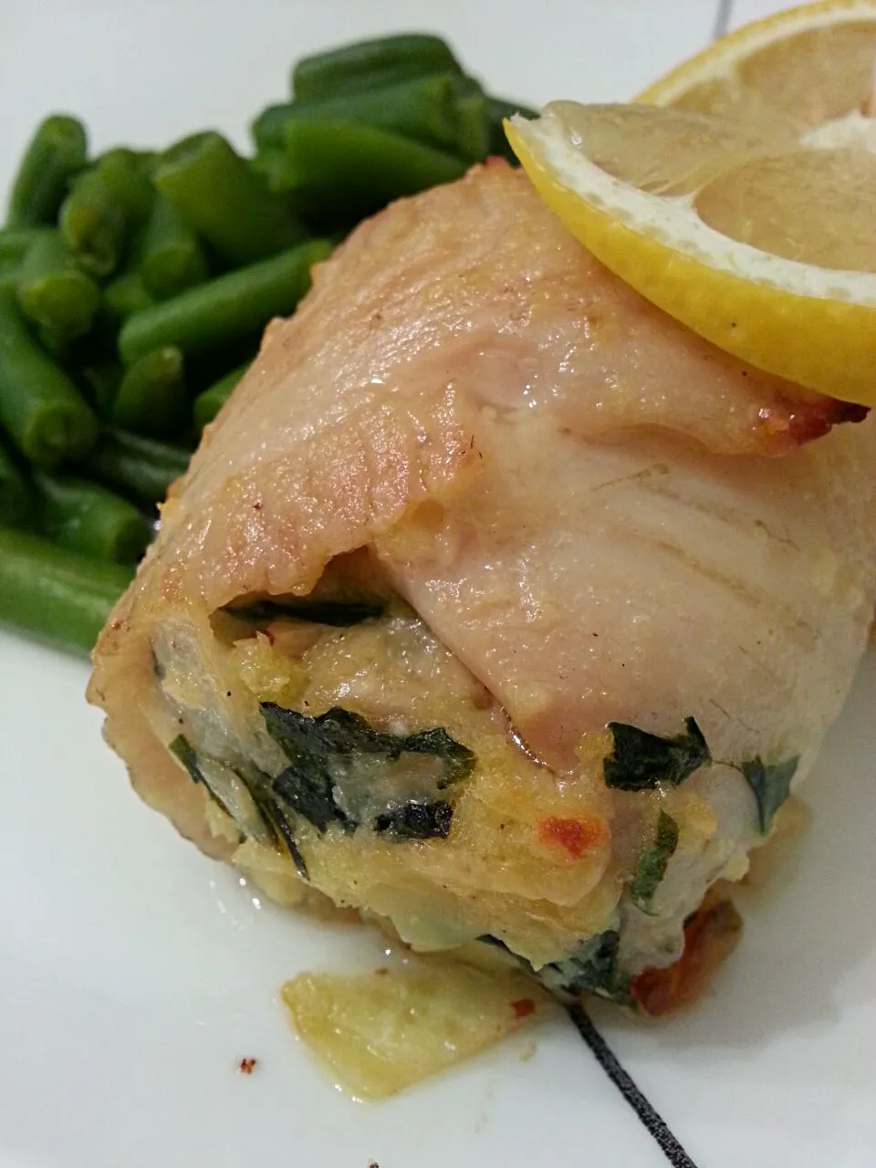 Spinach & Gruyere Stuffed Tilapia with Green Beans|Melissa Marie Hallさん