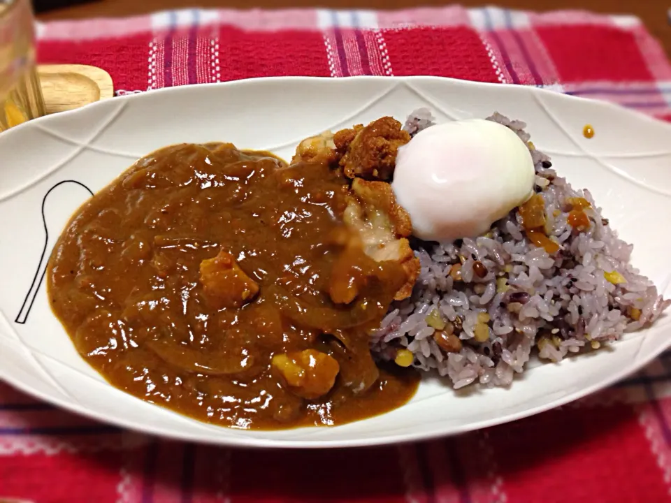 チキンカレー唐揚げ温玉のっけ|おくたんさん