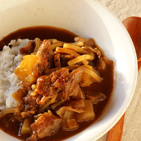 Snapdishの料理写真:圧力鍋で作った、牛すじ肉と大根カレー|Wonder chefさん