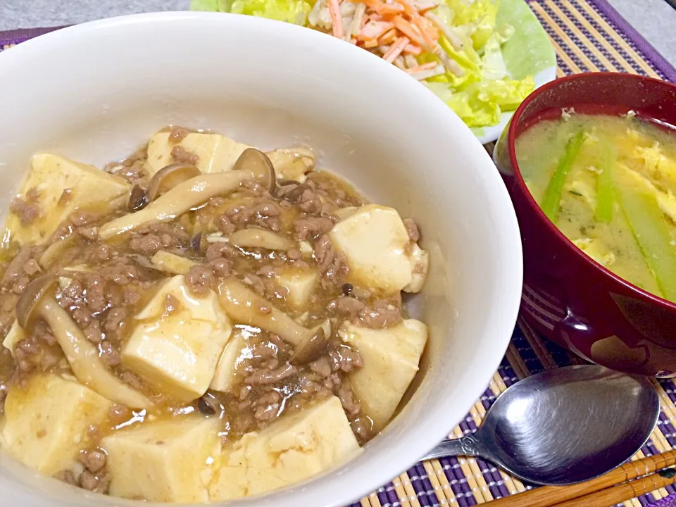 レシピあり塩麻婆丼♡小松菜と卵のお味噌汁♡ごぼうサラダ♡|miyuさん