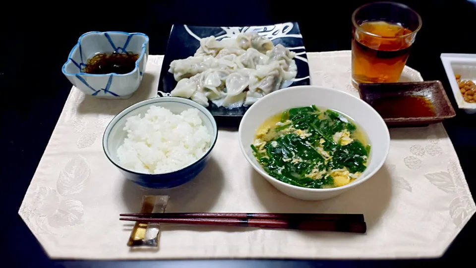 ・水餃子(餃子だいすき)
・ほうれん草と卵のお味噌汁
・もずく
・納豆
・ごはん|ひりょみさん