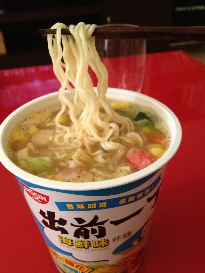 Snapdishの料理写真:Instant noodle (seafood) 出前一丁|Elaineさん