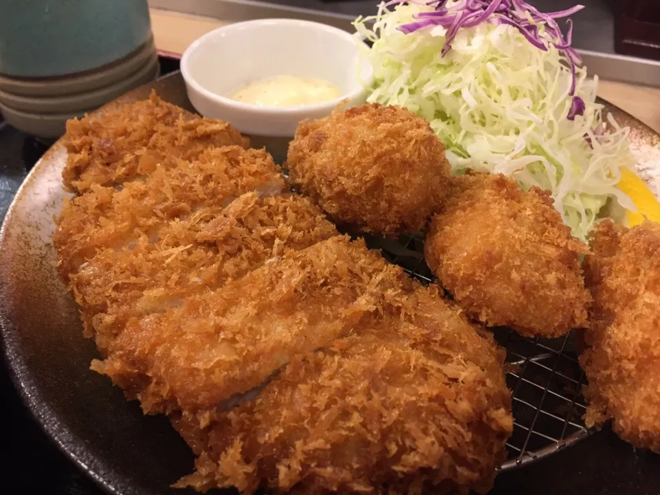 カキフライとロースカツ定食|LiNxさん