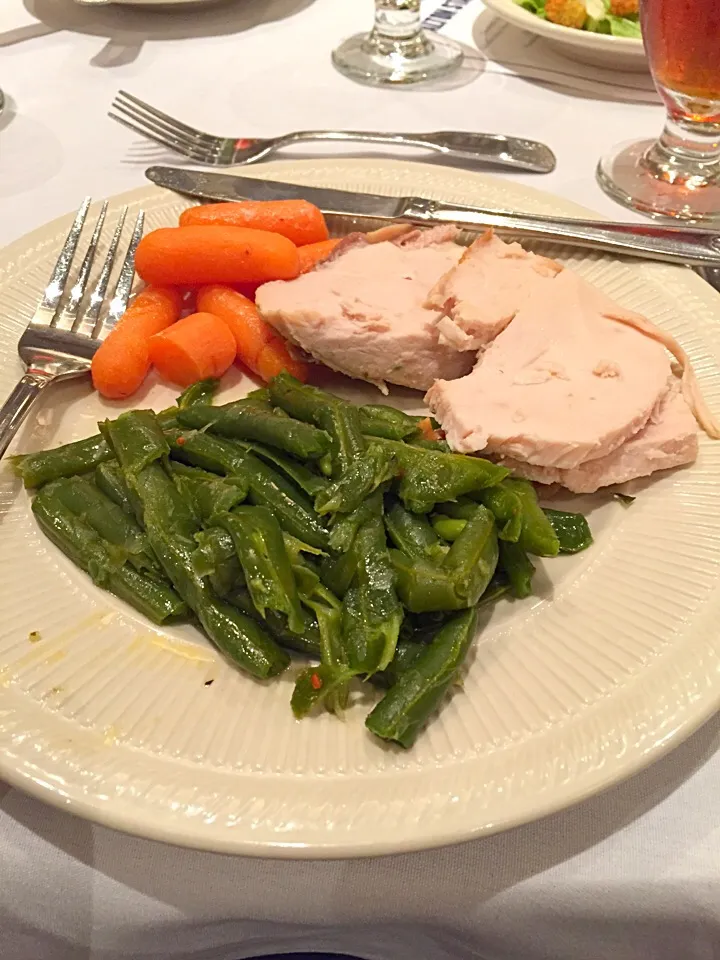 Eating out at the scholarship dinner proves to be challenging. 496 calories with the side salad|Paula Johnstonさん