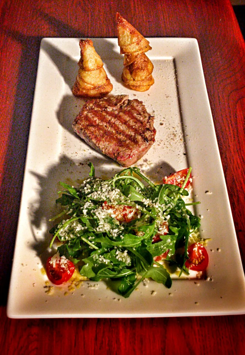 Beef steak (Herbal salt) ,salad with arugula (truffle oil ,Sea salt) , potato chips (Onion salt)...|Matthew NLさん