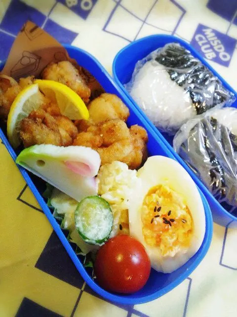 10月25日(土)小6次男お弁当
塩麹から揚げ、ポテトサラダ、ゆでたまご、うさぎ蒲鉾、プチトマト|Tomokoさん