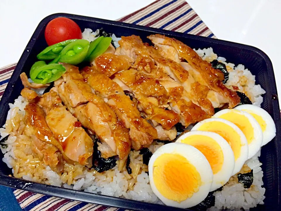 Snapdishの料理写真:鶏照り焼き丼弁当|しーさん