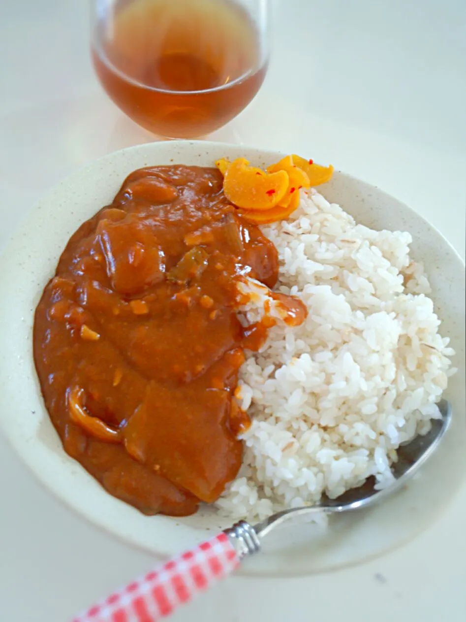 Snapdishの料理写真:昨日のトマト鍋で朝カレー♪福神漬けないから沢庵w♡10/25|ちび太さん