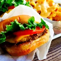 Snapdishの料理写真:Shake Shack burger|claireさん