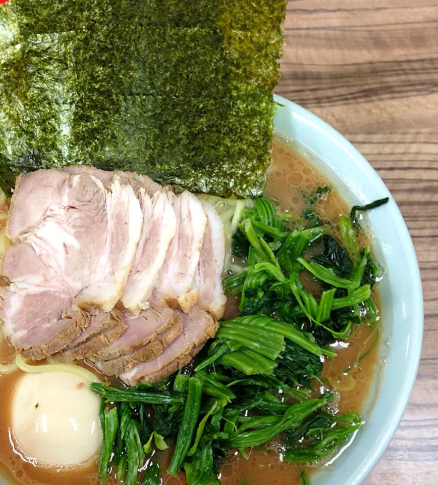 昨夜は久々に家系
味玉チャーシューメン+ほうれん草
今日は顔パンパン|Yogiさん