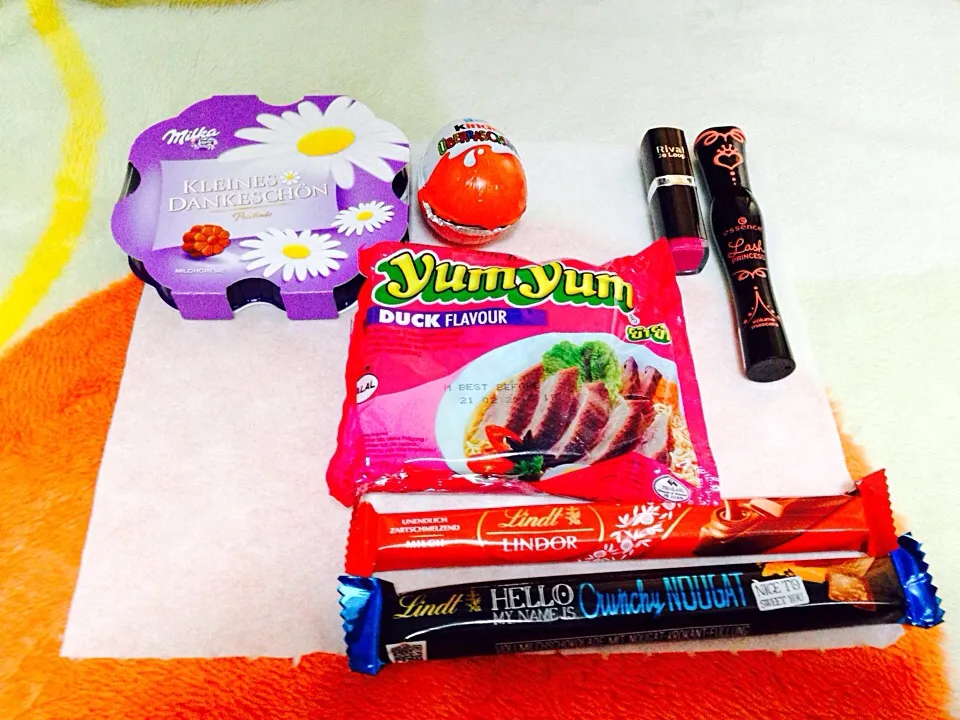 Gifts from my German Friend Sandra. I received it today. Yummy chocolates.|Deana/Akinaさん