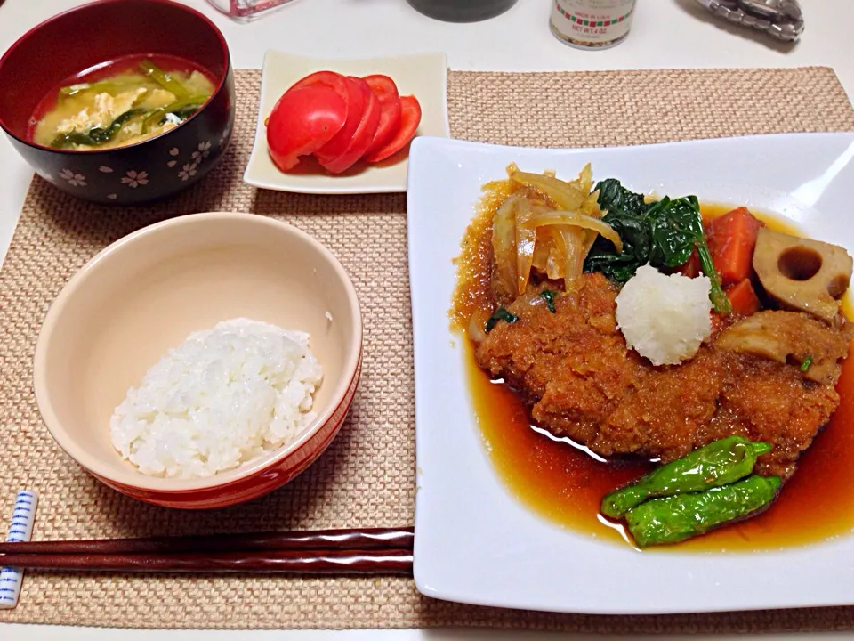 Snapdishの料理写真:チキンえーさん煮 トマト 小松菜卵の味噌汁|にゃろめさん