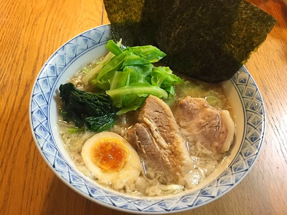 豚骨醤油ラーメン|みんちさん