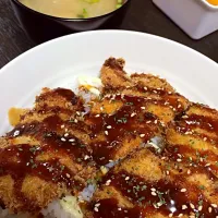 チキンカツ丼＊味噌汁＊つぼ漬け|ゆにゃぽさん