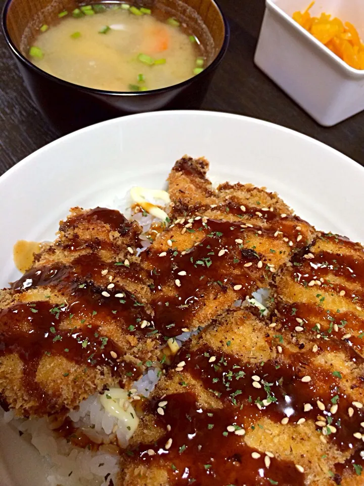 チキンカツ丼＊味噌汁＊つぼ漬け|ゆにゃぽさん