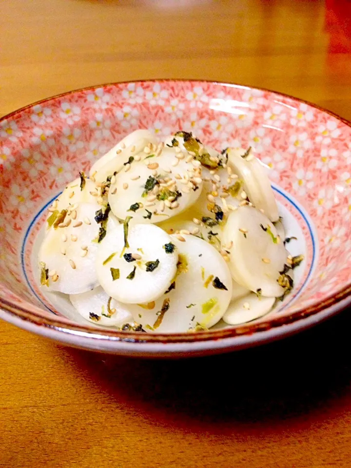 Snapdishの料理写真:間引き菜の大根の漬け物😋ご飯のお供|まいりさん