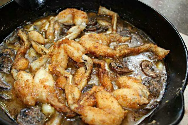 ☺ 🍴☺ Light Lunch Cooking Cast Iron 🐸 Frog Legs 🐸 So Yummy 😋 #Seafood From the Swamps & Bayous of Louisiana ☺🍴☺|Alisha GodsglamGirl Matthewsさん