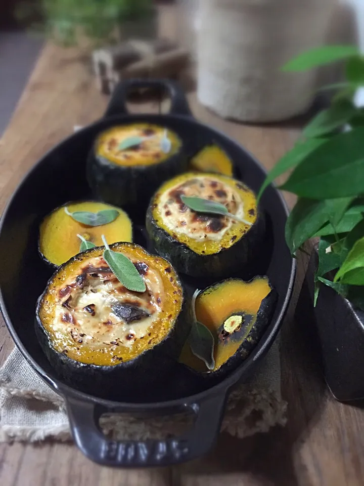 Snapdishの料理写真:Mini pumpkin gratin with mushrooms and sage|rick chanさん