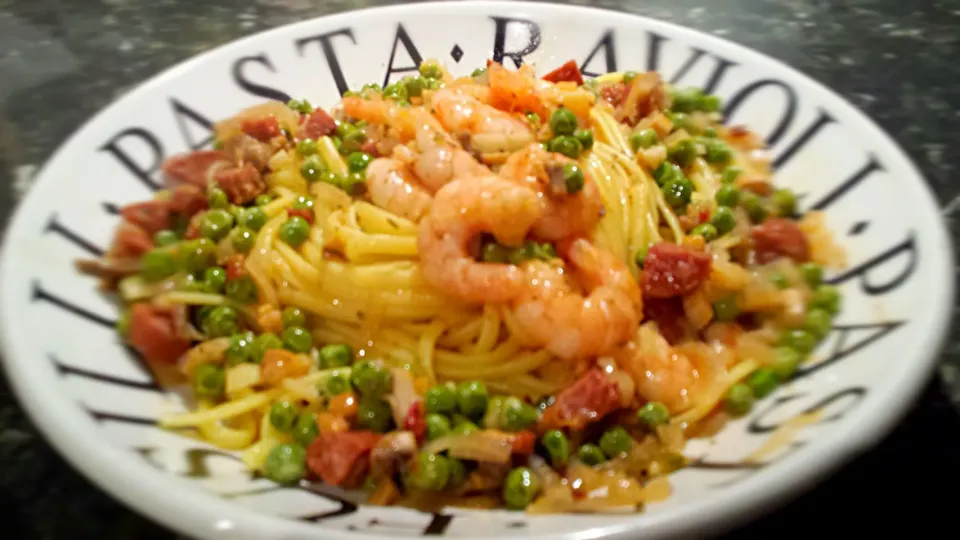 prawn,  chorizo & pea linguine|Becci Taylorさん