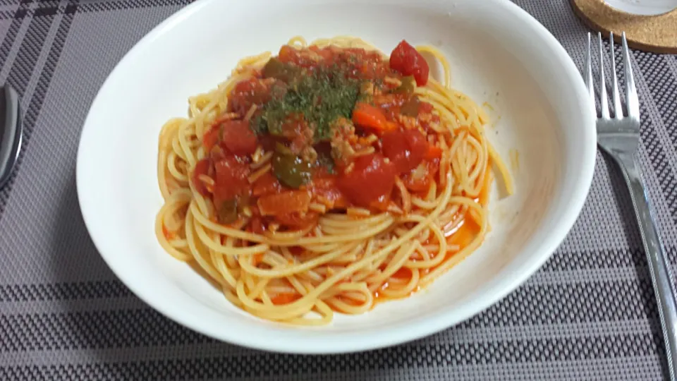 Snapdishの料理写真:ベーコンとトマト🍅のピリ辛パスタ🍝～♪|三宅章人  Akihito Miyakeさん