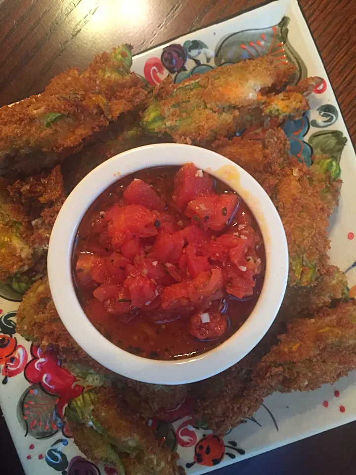 fried squash blossoms with marinara|Matthew Cashenさん