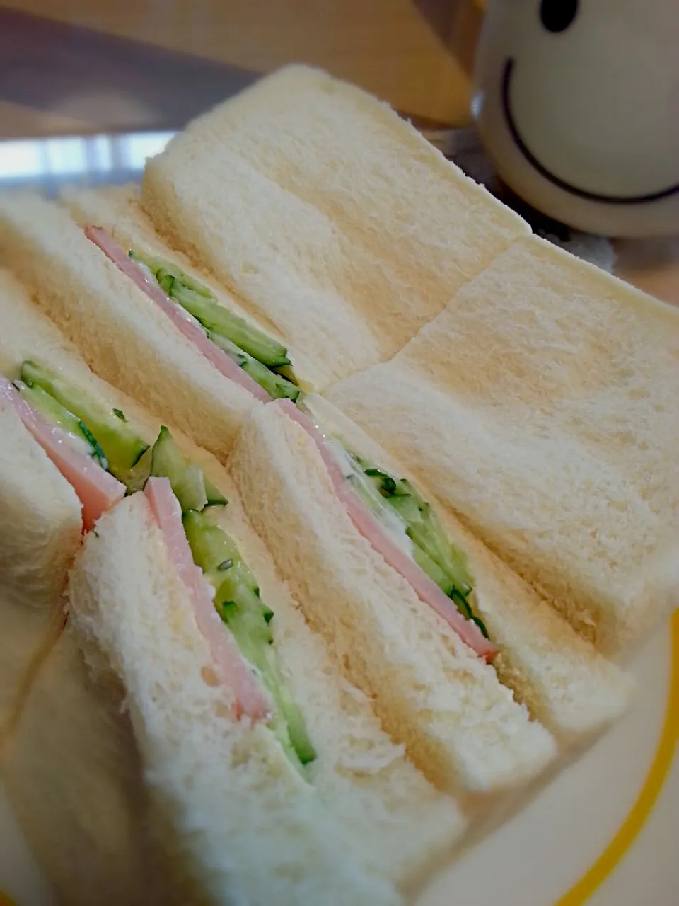 ふわふわ食パンのハムサンド|ふりるさん