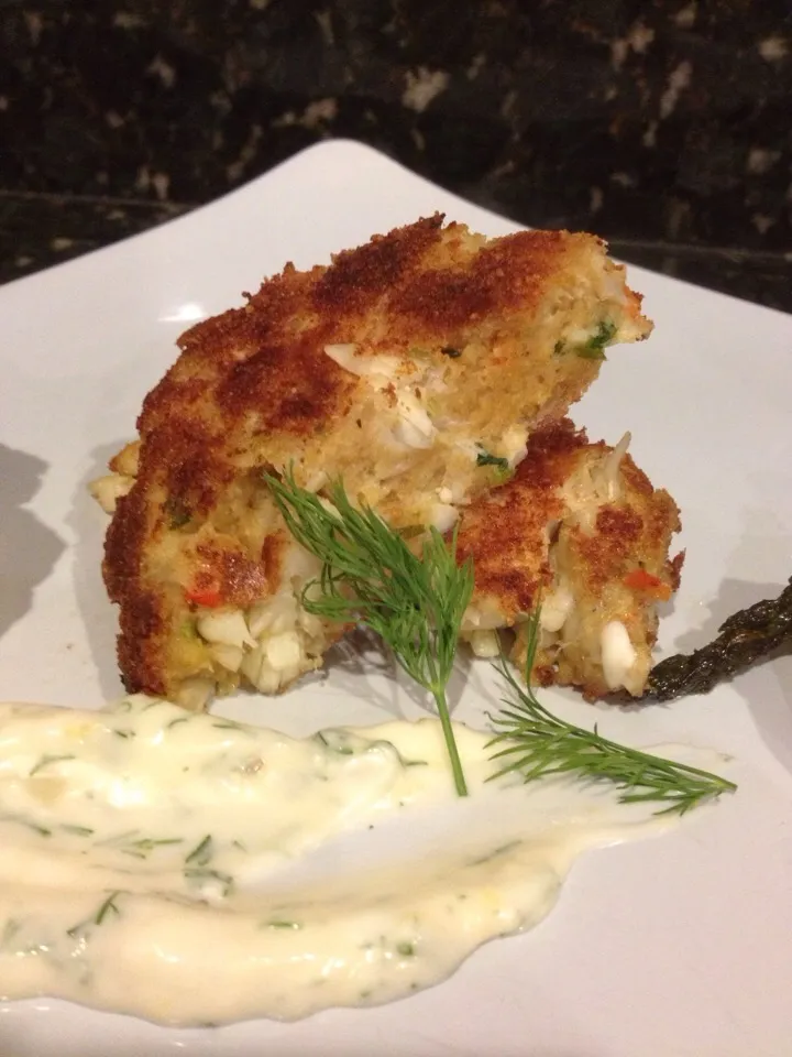 Crab cakes with Dill Aioli.|Mike Foshéeさん