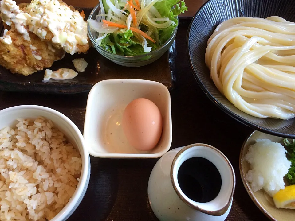 Snapdishの料理写真:とり天セット（大盛冷やぶっかけうどん、とり天withタルタルソース、麦飯）|buhizouさん