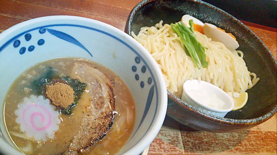 今日は、さすがに麻婆豆腐は要りません👋久しぶりのつけ麺をいただきましたわ🍜普段は小麦粉摂取を制限する人体実験してるのに苦労は水の泡ですわね😱|にゃあ（芸名）さん