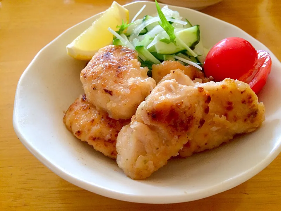 とみくみさんの料理 レモンバターソースで鶏むね肉のソテー➰(笑)|みきおさん