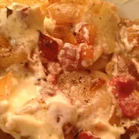 Snapdishの料理写真:Pierogies with sour cream, bacon and onions...yum!|Miriam Hughesさん