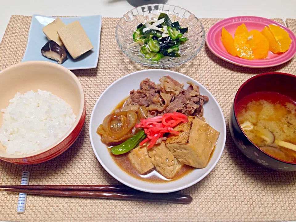 肉豆腐 高野豆腐 ささみ胡瓜わかめの酢の物 椎茸揚げ味噌汁 オレンジ|にゃろめさん