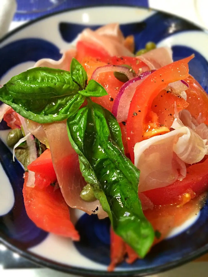 Crimean Tomato salad with purple onion and basturma;)|aястасияさん