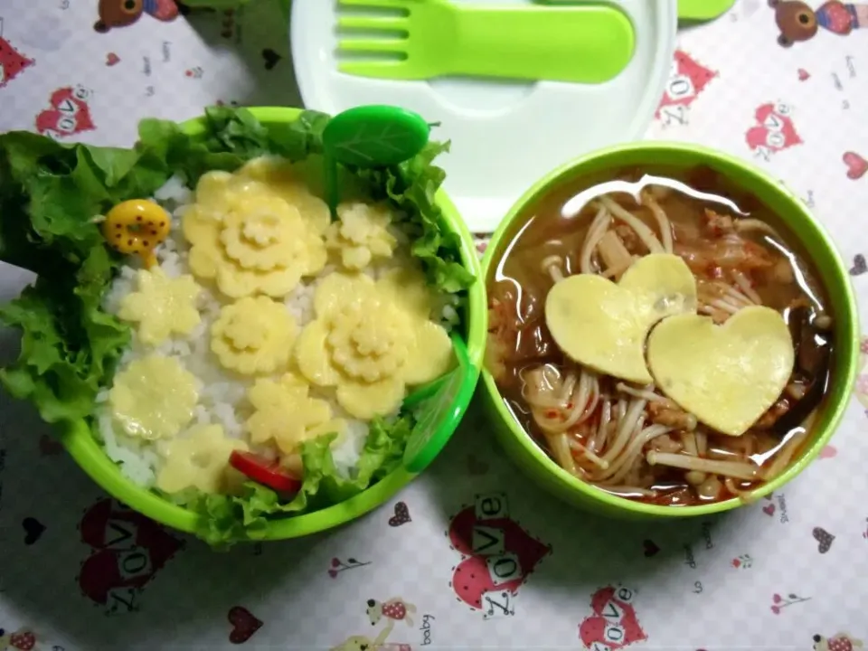 Today lunch, simple flower garden bento with kimchi soup. #Bento #obento #flower|Selah Nguyenさん